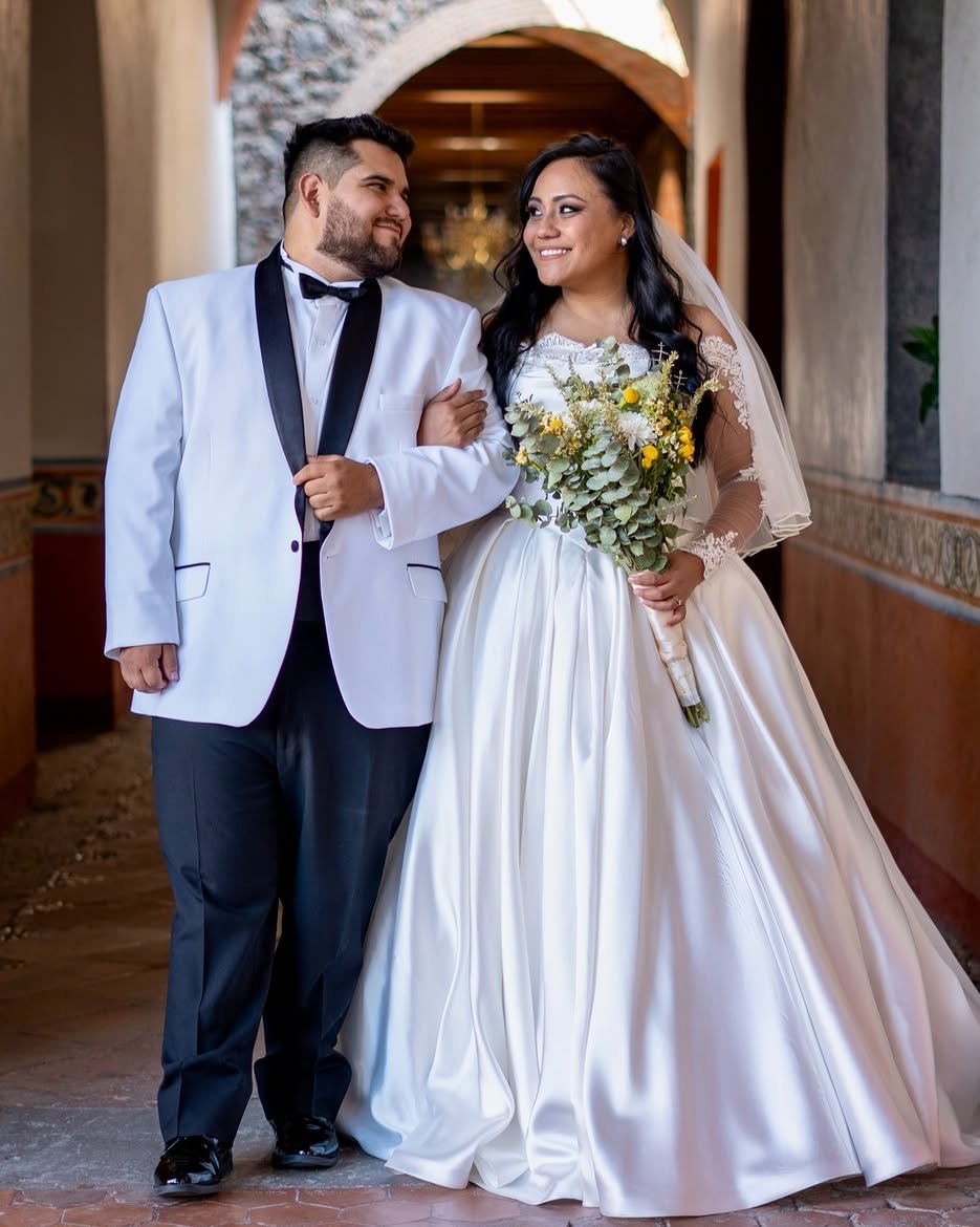 Novios durante una sesión de fotografía de boda